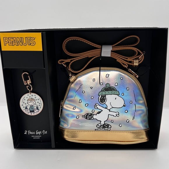 Peanuts 2 Piece Gift Set Snoopy Crossbody Bag & Charlie Brown Keychain NIB - Picture 1 of 11